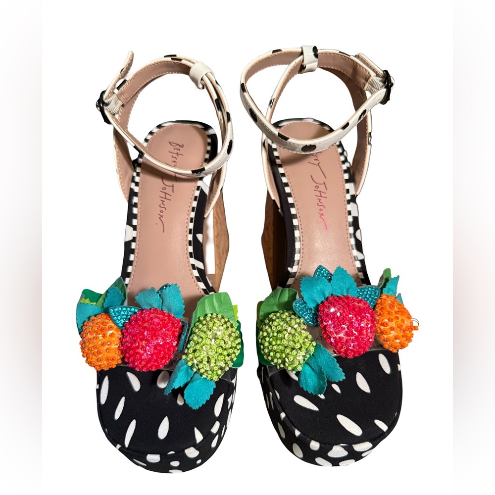 Betsey Johnson NWT Sprite Sz 7M Platform Block Heel Sandals Fruit Appliqué SH302 - Picture 2 of 14